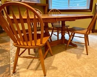 LLot 1564 $275.00 Solid Oak Kitchen Table w/ Under Table Leaf Storage and 4 Oak Spindle Back Chairs. Great for a Growing Family. Includes 1 Leaf. 49.5" L w/o Leaf x 34" W, Leaf is 17.75" W. Shown with Leaf 00