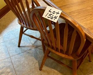 Lot 1564 $275.00 Solid Oak Kitchen Table w/ Under Table Leaf Storage and 4 Oak Spindle Back Chairs. Great for a Growing Family. Includes 1 Leaf. 49.5" L w/o Leaf x 34" W, Leaf is 17.75" W. Shown with Leaf