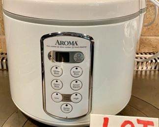 Lot 1553 $38.00 Aroma Rice Cooker, Slow Cooker or Food Steamer 20 cups, Excellent Condition, includes Steamer insert, Measuring Cups, Utensils.