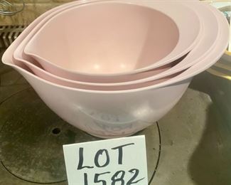 Lot 1582 $30.00 Wilton Wire Cupcake Holder, so cute, and Melamine Mixing Bowl Set of 3 from Williams-Sonoma, in pink. Smallest size has hairline crack in middle, still holds liquid so should be functional -