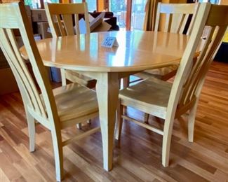 Lot 1566 $375.00 Bassett Round Table w/ 4 Cabriole Legs Kitchen Table and Matching Chairs plus One 12" Leaf (shown in either Maple or Birch. The next lot is a match for this table. Very Attractive piece. Table: 48" Diameter + 12" Leaf, Chairs: 40" H x 18" D x 19" W Seat and 17.5" H Orig. Pd over $1400.00,