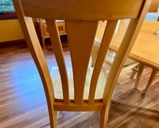 Lot 1566 $375.00 Bassett Round Table w/ 4 Cabriole Legs Kitchen Table and Matching Chairs plus One 12" Leaf (shown in either Maple or Birch. The next lot is a match for this table. Very Attractive piece. Table: 48" Diameter + 12" Leaf, Chairs: 40" H x 18" D x 19" W Seat and 17.5" H Orig. Pd over $1400.00,