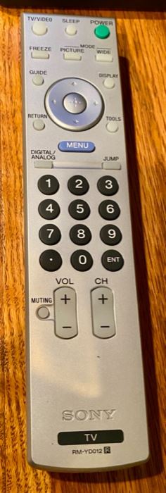 LLot 1569 Asking $100 Sony Bravia Model KDL-46V2500 46" LCD TV. Here's the remote.