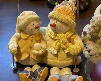 Lot 1622. $25. 2-Pc Lot includes Candle Hugger w/ Candle and Lid, Russ Ice Sculpture Snowmen "Ski Daddling". So cute!