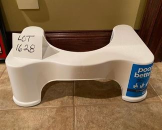 Lot 1628. Asking $12. What self-respecting estate sale doesn't try to sell a Squatty Potty? What more can we say, lol. Still, don't knock it if you haven't tried it! Sanitized.