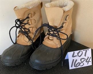 Lot 1684. $18.00. Pair of Kamika Snow Boots SZ 8, made in Canada