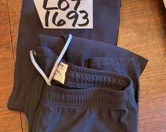 Lot 1693. $20.00. Ladies Under Armor mock turtle neck and leggings Sz Med