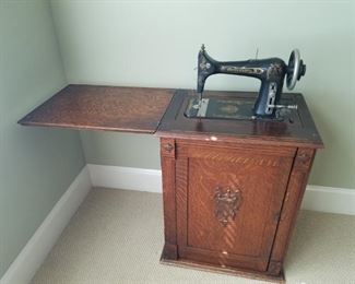 Was $395....Now $197.50 / 1920s Minnesota Sewing machine with Tiger Oak cabinet that is absolutely beautiful (see additional pictures and info that follow)