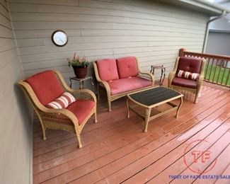Outdoor / Sunroom Patio Furniture 
