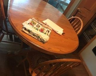 Oak table, 6 chairs, 1 leaf