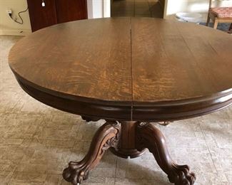 Beautiful quarter sawn  oak pedestal table  