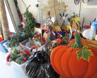 literally hundreds of decorative signs in every size