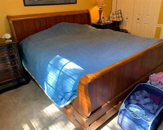 Sleigh bed 