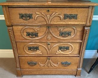Antique quarter sawn oak chest of drawers 