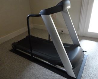 Precor treadmill (excellent condition/paperwork for repairs available)