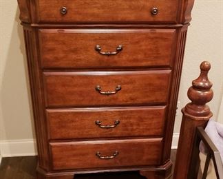 Chest of drawers