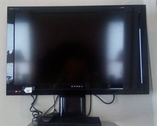 DYNEX flat screen tv