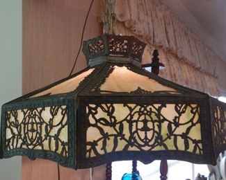 Tiffany style light fixture, nice and large and beautiful