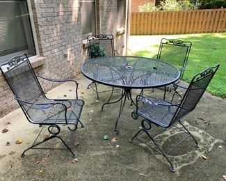 #35	Wrought Iron Round Table w/4 springy Chairs  48" Round x 29" tall	 $150.00 
