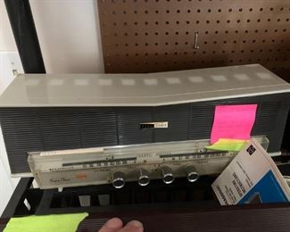 #136	1965 Cannel master model 6537 Supper twin Duel Speakers AM FM radio 	 $40.00 
