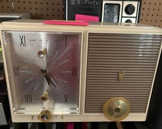 #137	?? Clock radio  from 60"s missing tag photo	
