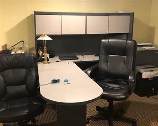 "L" shaped office desk & chairs