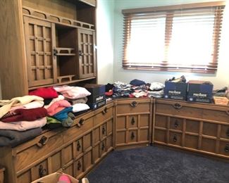 Bedroom dressers & clothes 