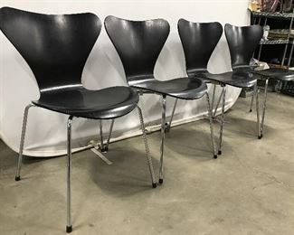 Set 4 FRITZ HANSEN ARNE JACOBSEN Danish Mdn Chairs