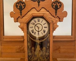 Antique Eastlake mantle clock with key