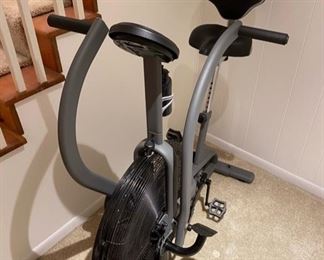 Lamar Fitness Air Force one exercise bike