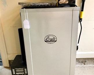 $250 - Bradley Smoker with briquettes 