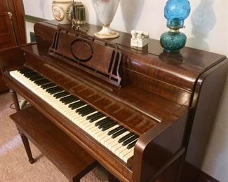 Beautiful vintage Grinnell Brothers Detroit piano