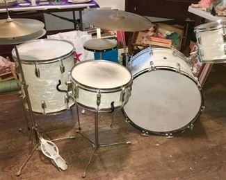 Vintage WFL  (William F. Ludwig) White Marine Pearl Drum set, circa 1948-1952  (Subject to early sale)