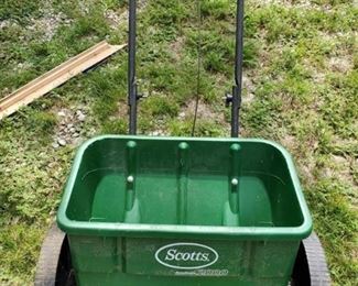 SCOTTS Accugreen 2000 Seed Spreader