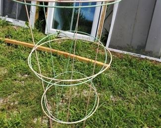 Lot of 2 . Pink and Green Metal Garden Collapsible Tomatoes Vine Cages