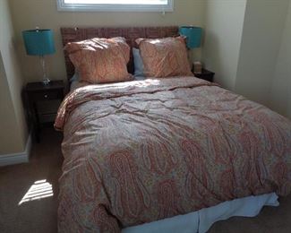 QUEEN SIZE BED WITH MATTRESS AND BOX SPRING