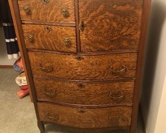 Oak Antique Chest of Drawers