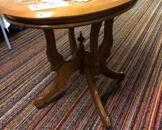 Accent table on Castors