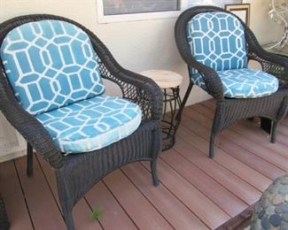 Pair wicker/rattan chairs with cushions