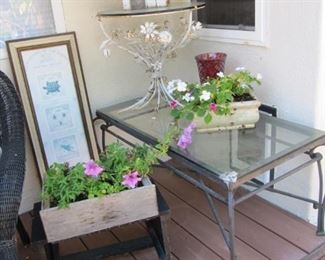 Cutest iron flower side table