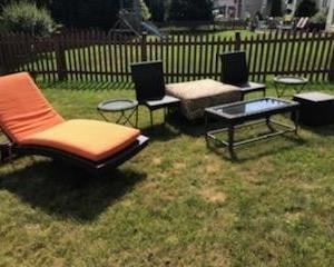 GORGEOUS HIGH-QUALITY LIKE "NEW" MATCHING RATTAN OUTDOOR FURNITURE SET WITH CHAISE LOUNGE!
