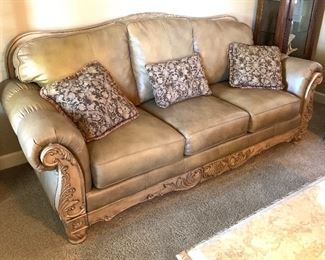 Ashley Furniture Traditional Wood Accent Leather Loveseat Sofa	42x72x39in	HxWxD