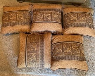 Lot of 5 Decor Pillows	19x19in	