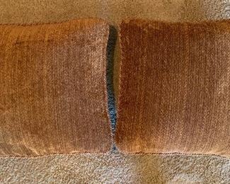 Lot of 2 Decor Pillows	19x19in	
