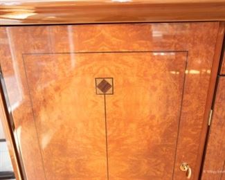 Lexington Furniture Lacquered Sideboard with Inlay $475
82.5 x 21 x 33.5. Excellent Condition