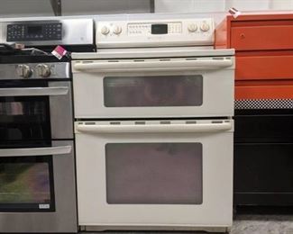Maytag Oven MER6772BAQ Needs Glass Top