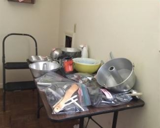 Pots and pans, bakeware and kitchen utensils