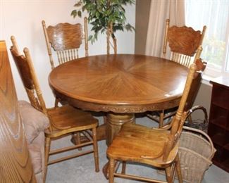 WOOD DINING TABLE W/LEAF & 4 CHAIRS