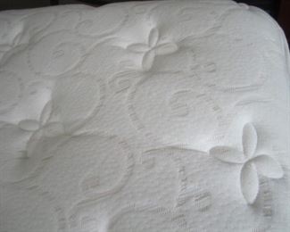 QUEEN SIZE MATTRESS