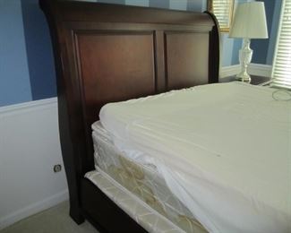 QUEEN SIZE BEDROOM SET